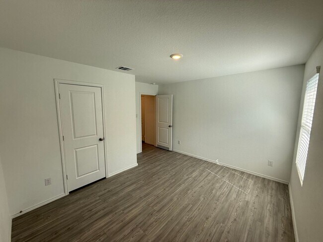 Building Photo - Charming 4-Bedroom Home Available for Rent!  Bulverde Area