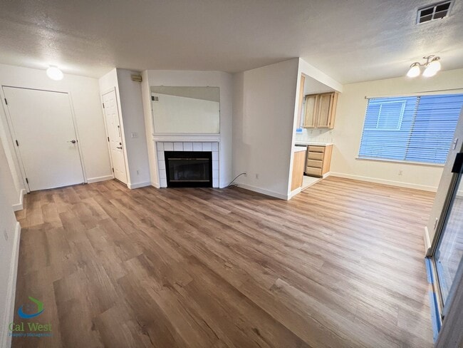 Building Photo - $2595 - Spacious 1 Bedroom, 1 Bath Condo in North San Jose!