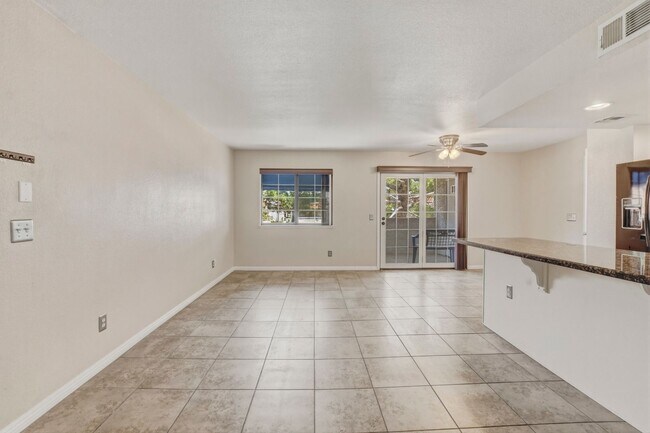 Building Photo - Upgraded 2 bedroom 2 bath upstairs condo 1 WEEK FREE RENT
