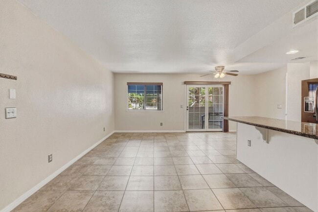 Building Photo - Upgraded 2 bedroom 2 bath upstairs condo