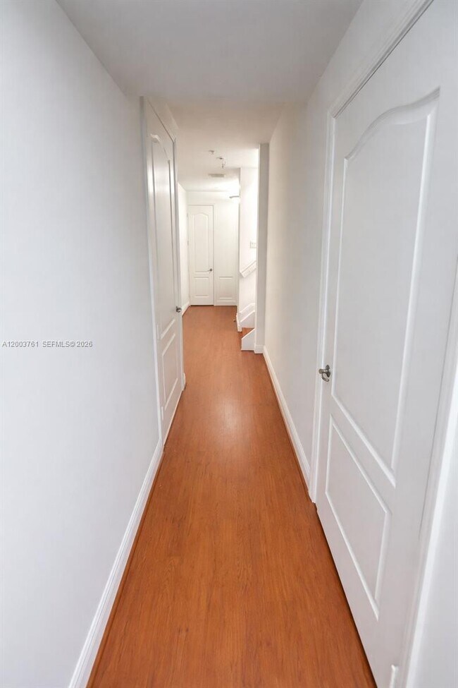 Building Photo - 556 NW 39th Cir