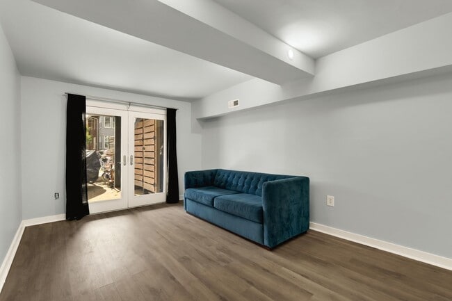 Building Photo - Bright and Spacious Terrace Level 2br in Mt. Pleasant!