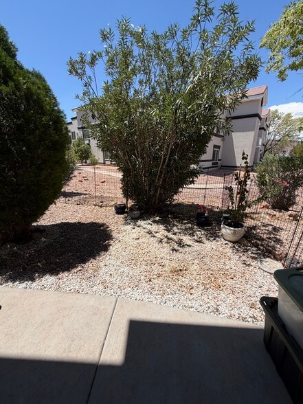 Building Photo - 2075 S Sir Monte Dr