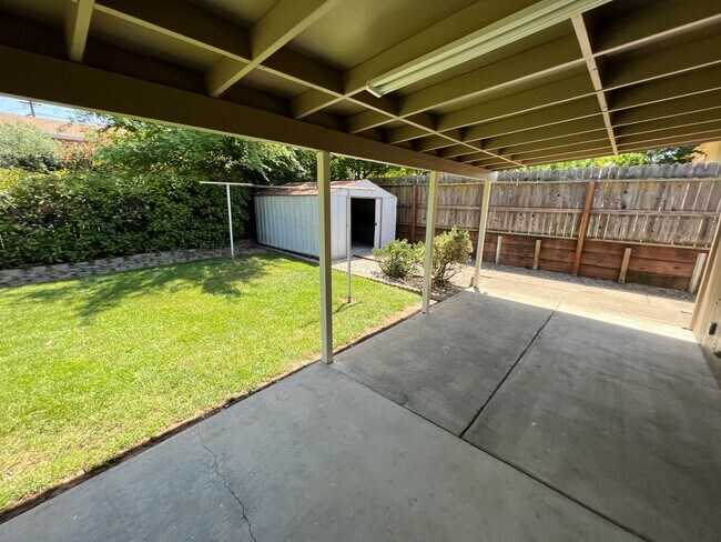 Building Photo - Upgraded Orangevale Home on Corner Lot