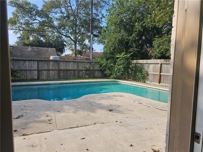 Building Photo - 4134 Sierra St