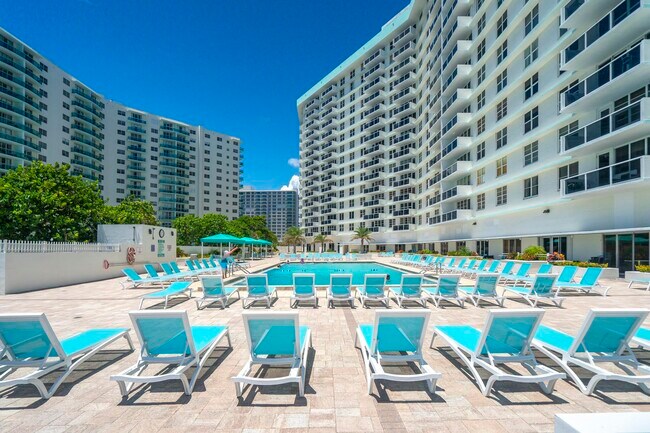 Building Photo - 3725 S Ocean Dr