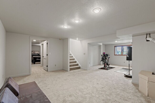 Building Photo - 2213 Grosvenor Ct