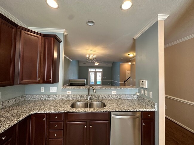 Building Photo - Townhome in a great location!