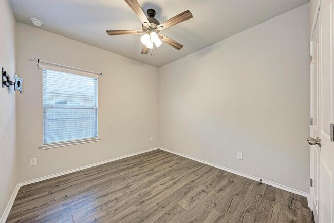 Building Photo - 136 Finley St