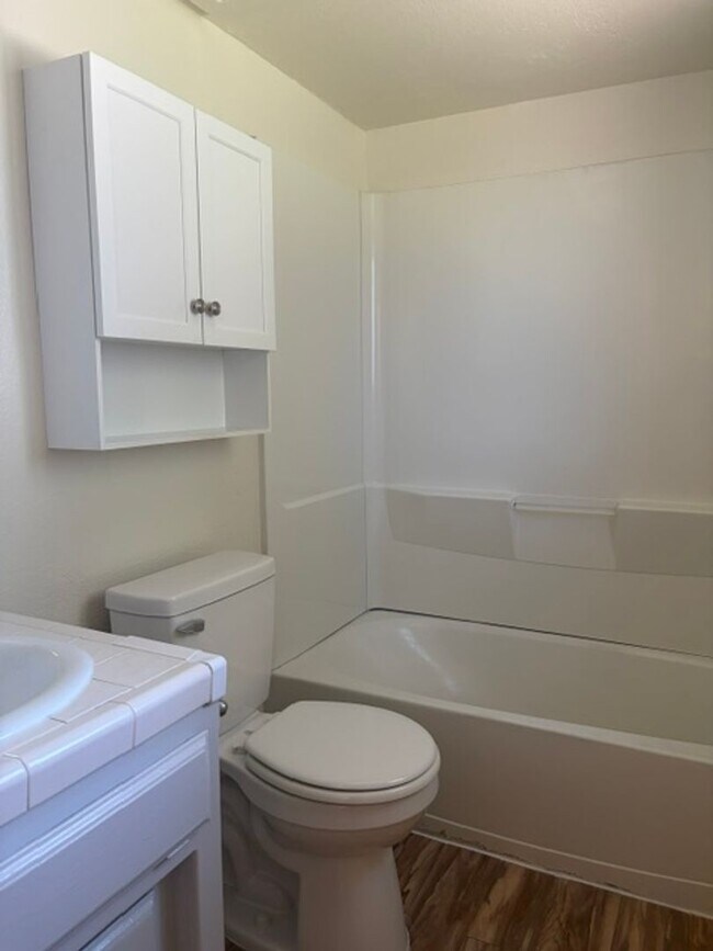 Building Photo - 10808 Sunset Canyon Dr