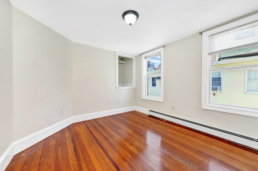 Building Photo - 9 Winter Hill Rd