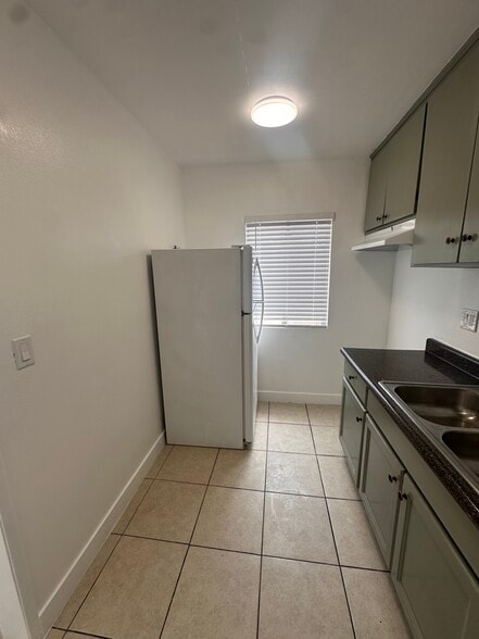 Building Photo - 5514 Sierra Vista Ave