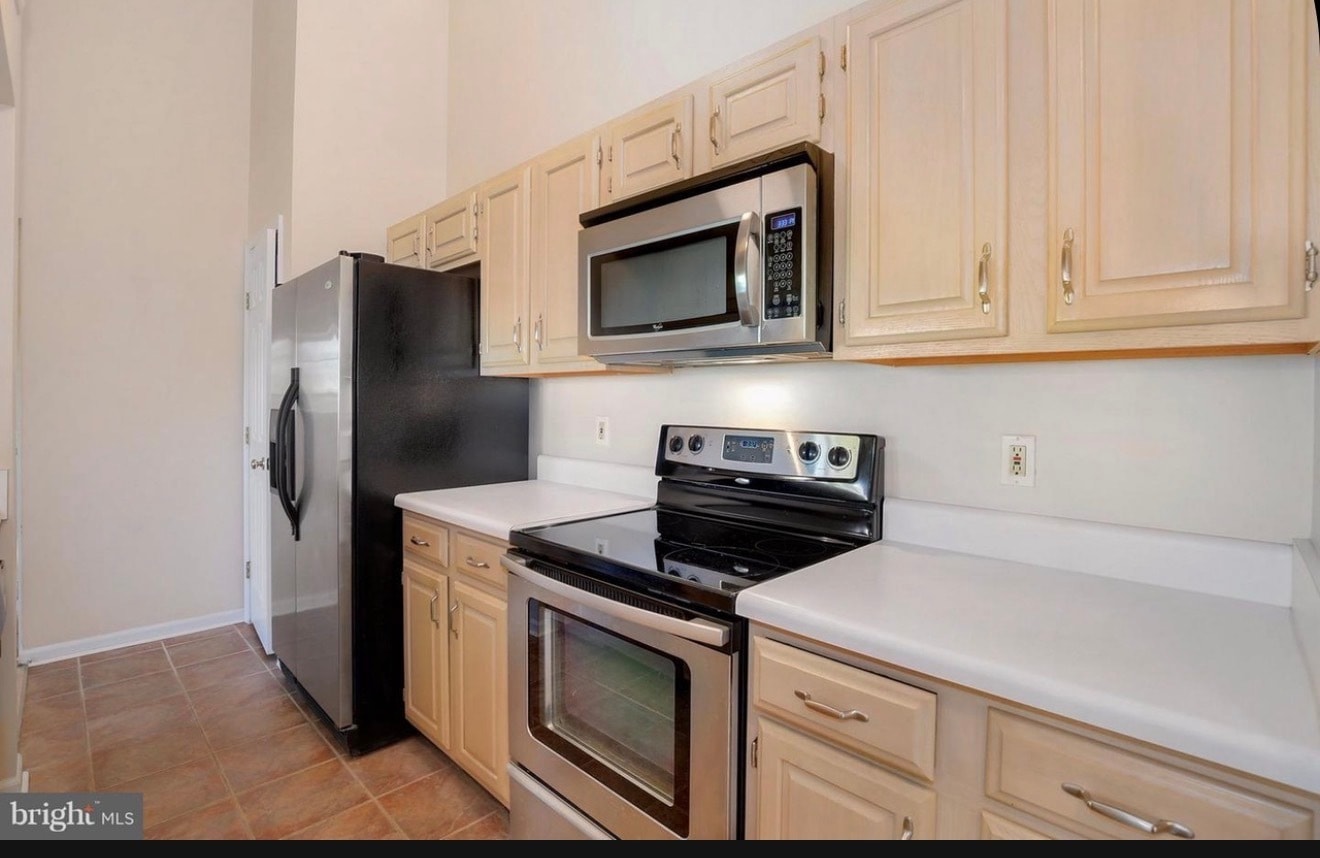 Building Photo - 13100 Briarcliff Terrace