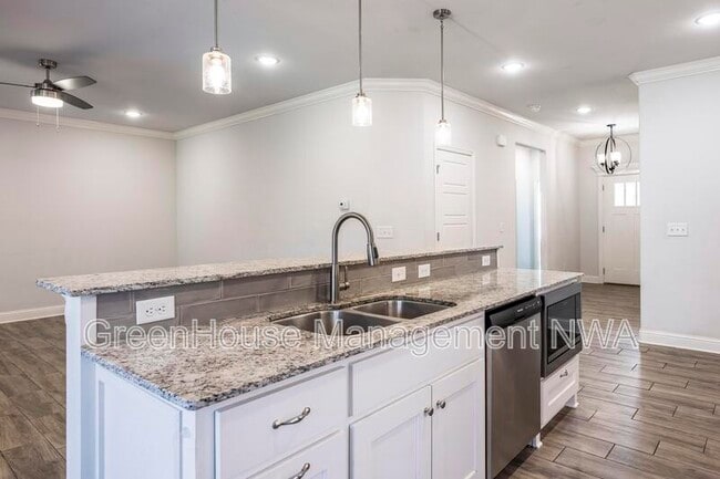 Building Photo - 7 Ripley Ln