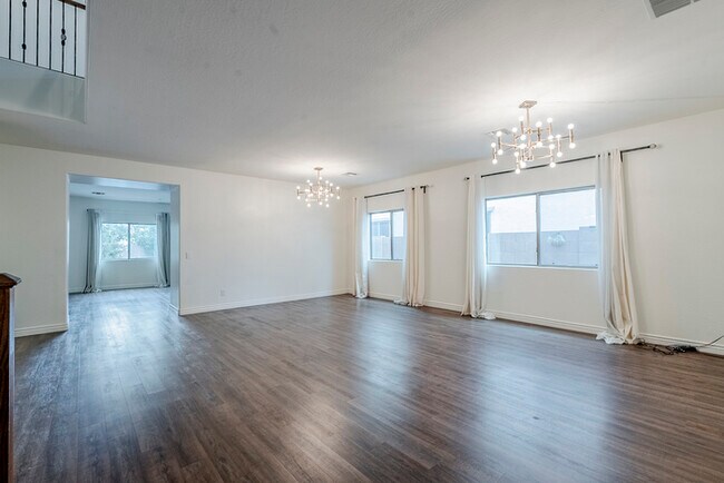 Building Photo - 2744 E Donato Dr