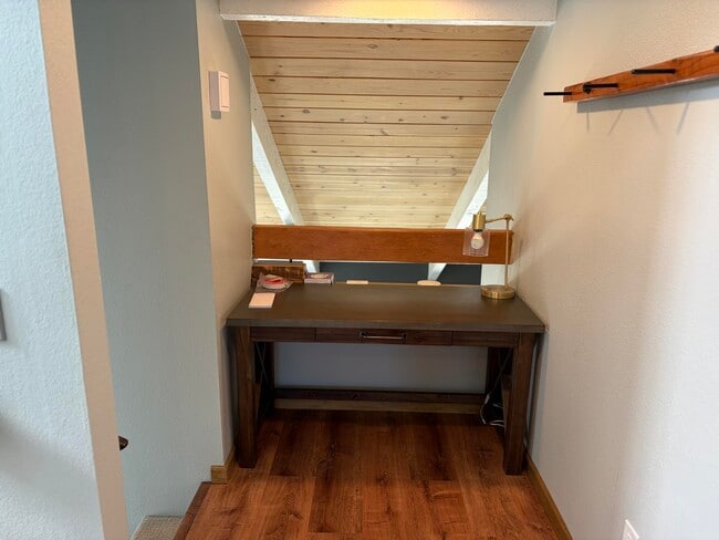 Building Photo - 462 Sunningdale Dr