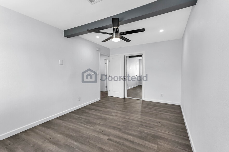 Building Photo - 1615 Greenfield Ave