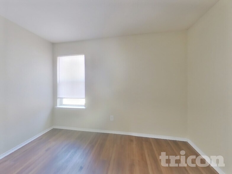 Building Photo - 621 Babbling Brook Dr