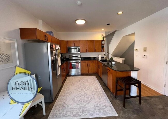 Building Photo - Beautiful, Single Family Townhome, Great L...