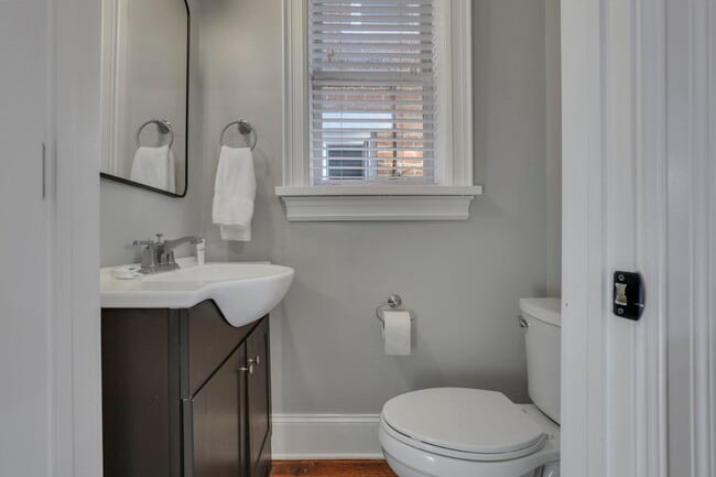 Building Photo - 634 Neil Ave