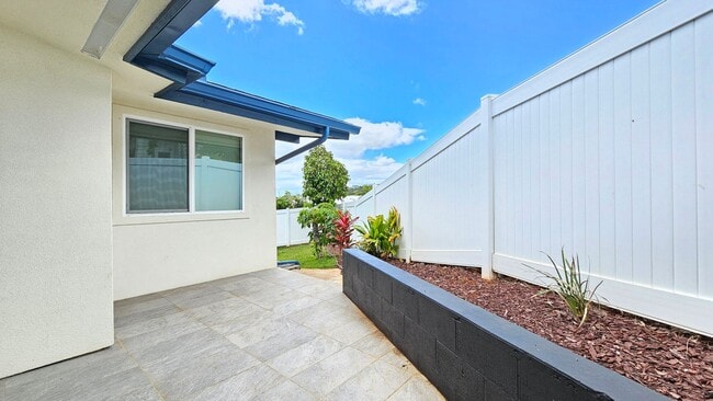 Building Photo - Waialae Nui Ridge - Renovated 4 bedroom, 3...