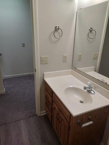 Building Photo - 210 W 17th St