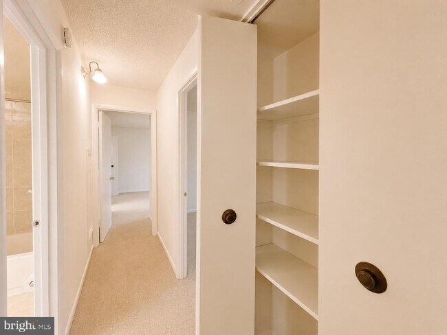 Building Photo - 10204 Bushman Dr