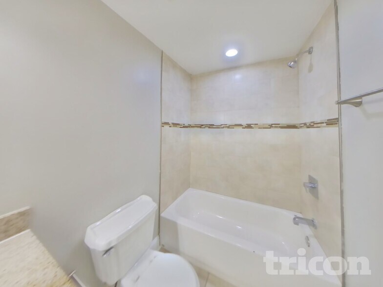 Building Photo - 9851 Branchleigh Rd