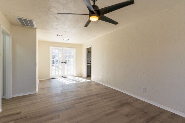 Building Photo - 3 Bedroom Rent to Own Home Available!