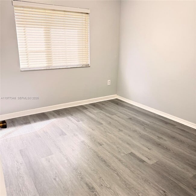 Building Photo - 2910 SE 13th Ave