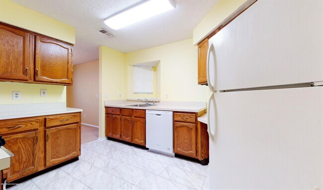 Building Photo - 1019 Waters Edge Dr