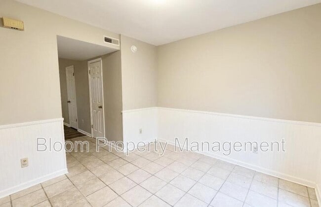 Building Photo - 579 Travelers Blvd