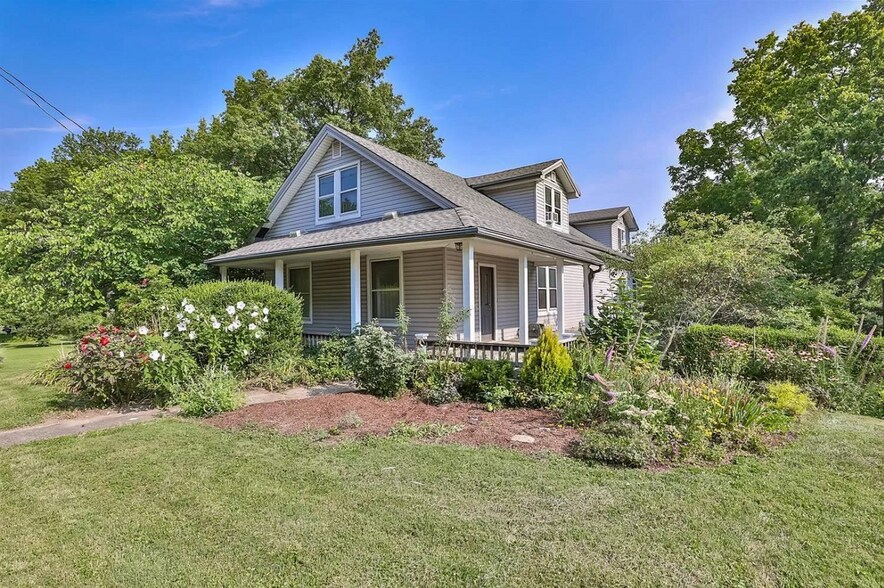 Primary Photo - 476 Compton Rd