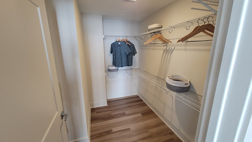 Building Photo - 6840 SW 28th Ter