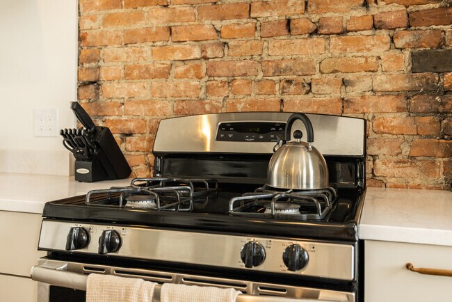 Building Photo - 1826 Republic St