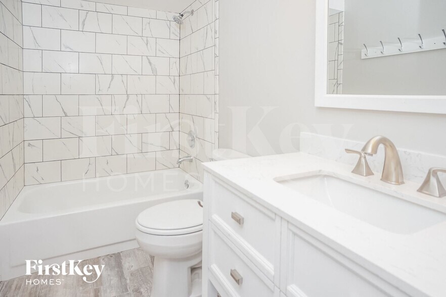 Building Photo - 935 Saffron Ln