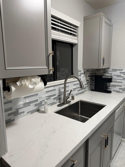 Building Photo - 1072 Maywood Ln