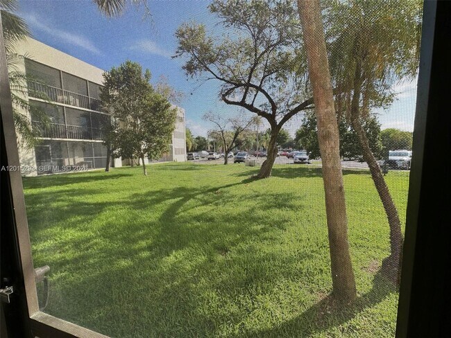 Building Photo - 8025 SW 107th Ave