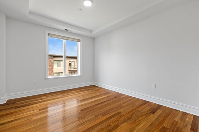 Building Photo - 250 Henley Pl