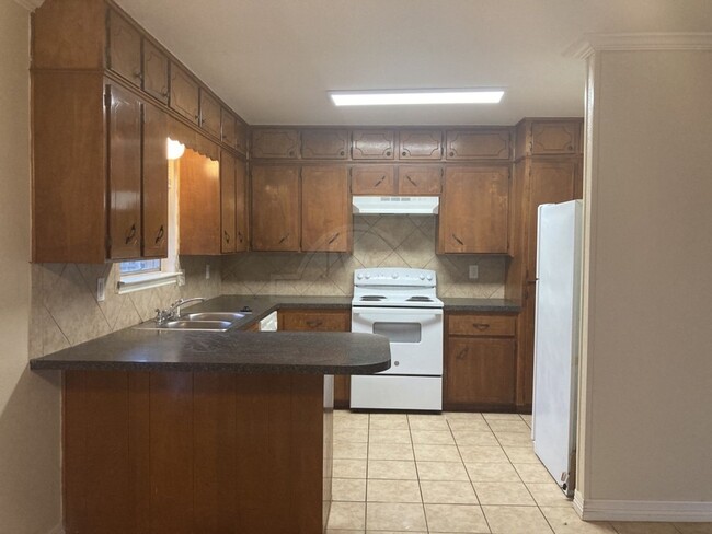 Building Photo - 2407 Buttercup Cir