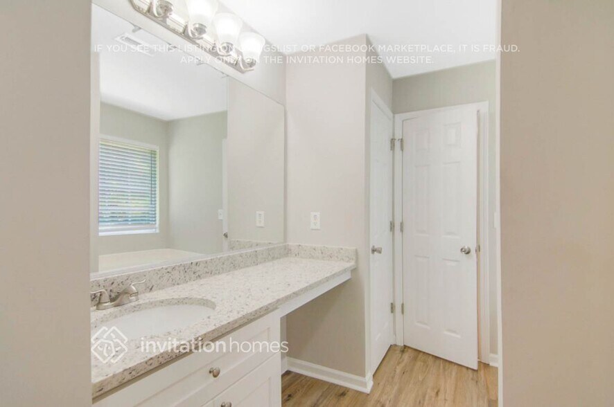 Building Photo - 914 Ujamaa Dr