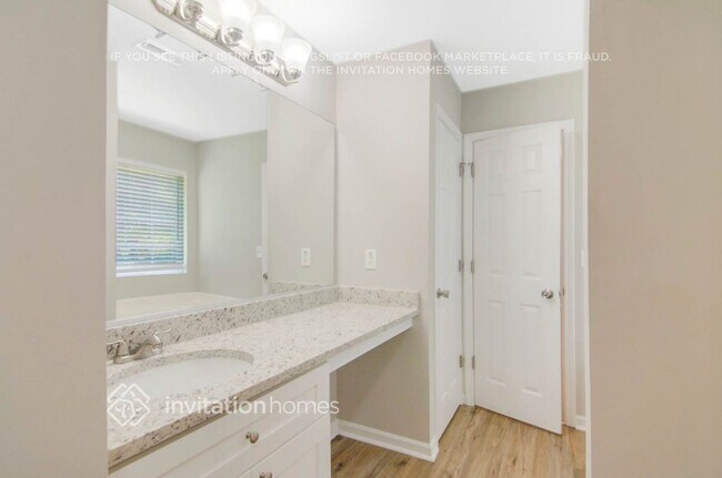 Building Photo - 914 Ujamaa Dr