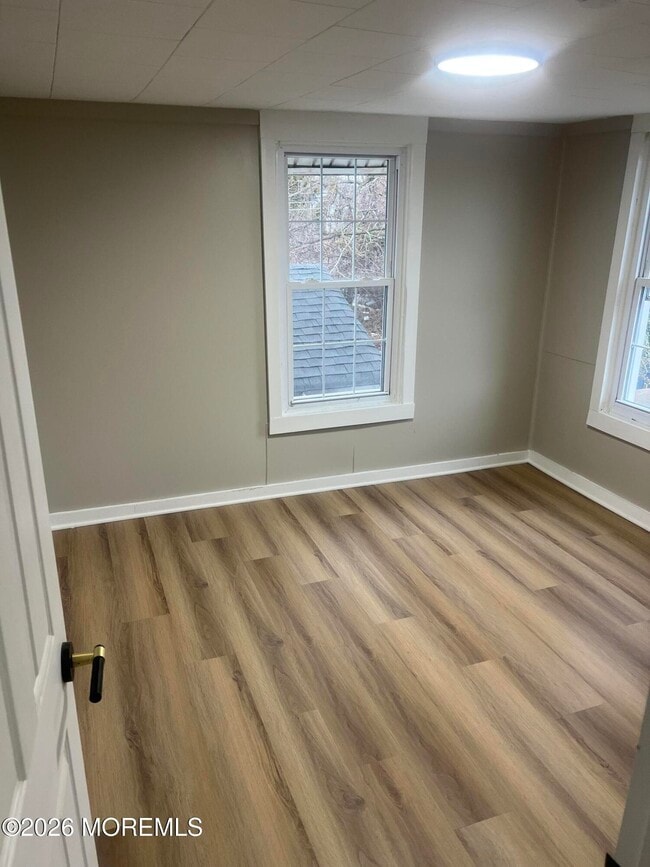 Building Photo - 133 Leonard Ave