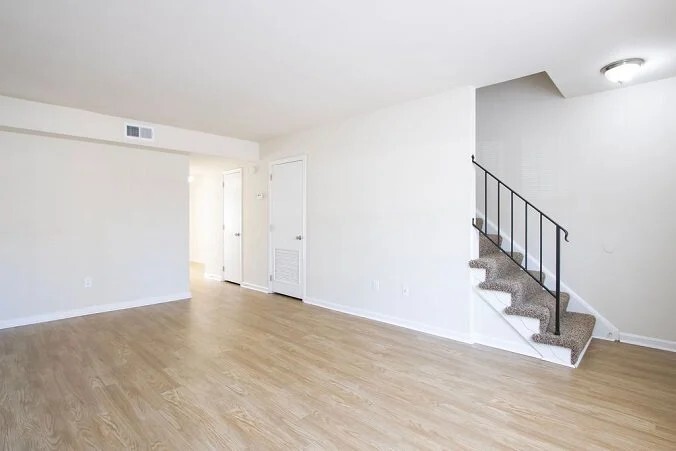 Building Photo - Earle of Warwick Square