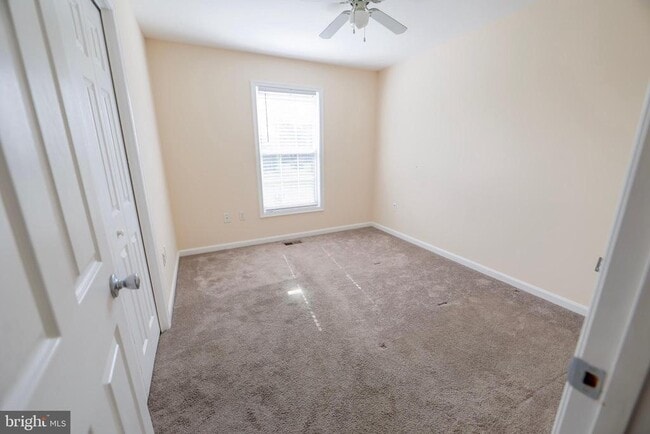 Building Photo - 18500 Bull Run Dr