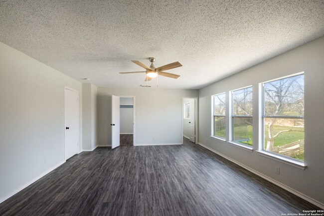 Building Photo - Beautiful, fully remodeled 3 bedroom, 2.5 ...