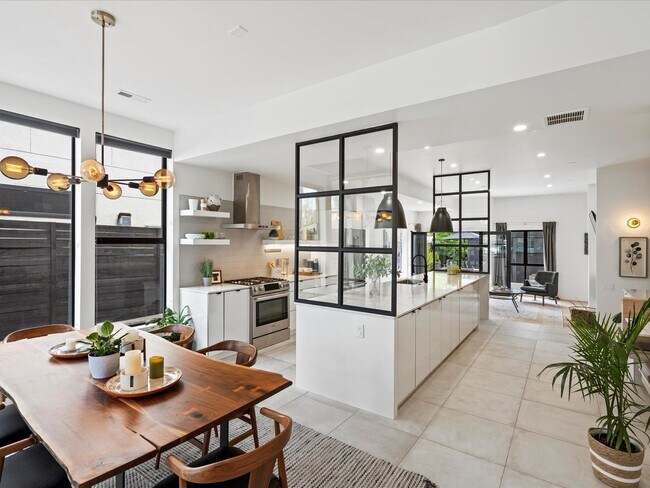 Building Photo - Luxury 3-Bed, 3.5-Bath Denver Home with Ro...