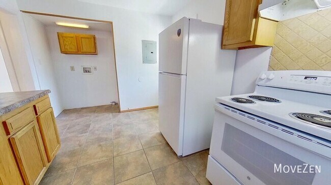 Building Photo - 210 Oakcrest Dr