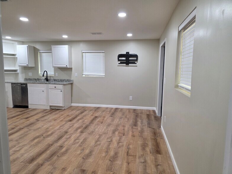 Building Photo - 2135 Masonwood Cir