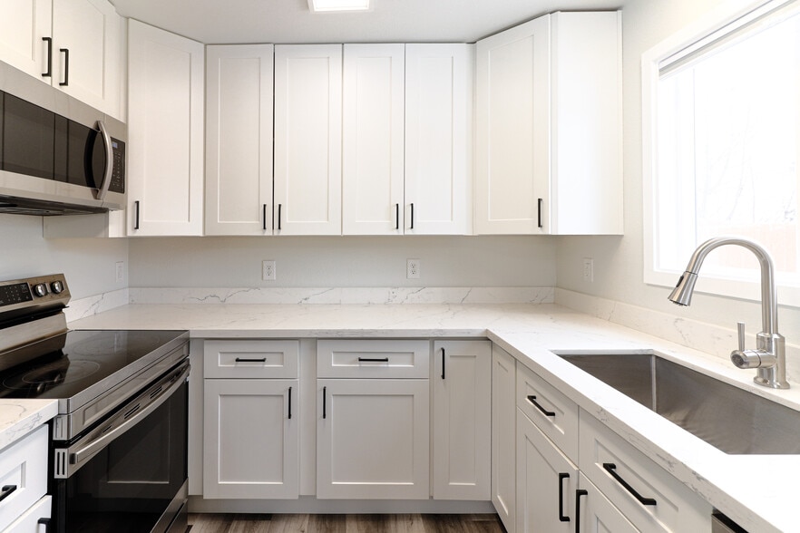 Building Photo - 8202 Mentra St